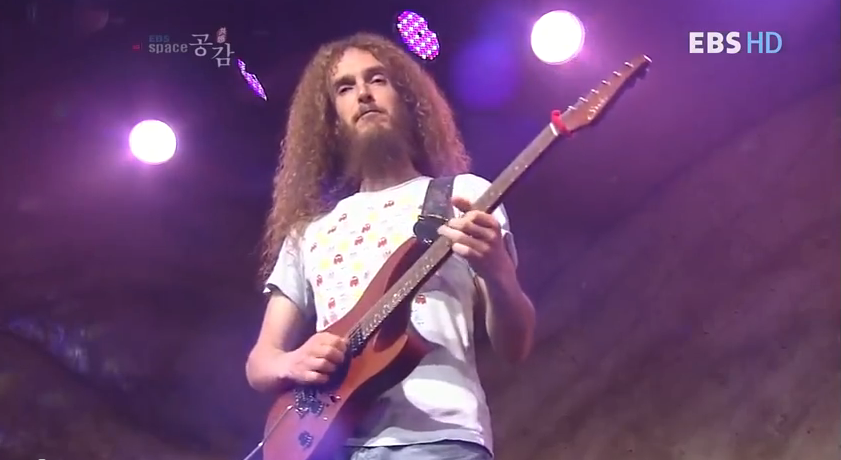 Guthrie Govan Live – Full Video